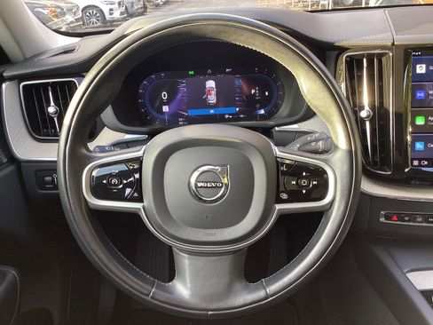 Certified 2022 Volvo XC60 B5 Inscription w/ Climate Package image 18