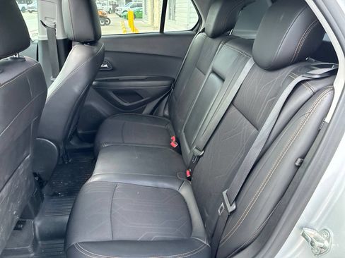 Used 2020 Chevrolet Trax LT w/ Sun & Sound Package FWD image 10
