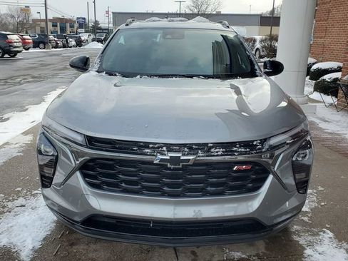 New 2025 Chevrolet Trax RS w/ Sunroof Package image 9