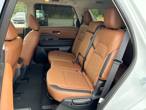 Used 2025 Nissan Pathfinder Platinum w/ Cargo Package FWD image 25