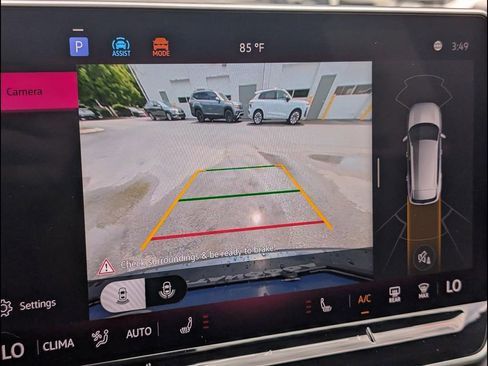 Certified 2025 Volkswagen Tiguan SE R-Line AWD/4WD image 18