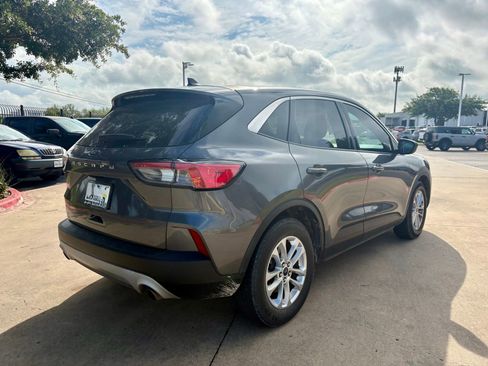Used 2022 Ford Escape SE w/ Convenience Package FWD image 3