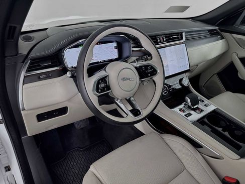 New 2025 Jaguar F-PACE R-Dynamic S image 8