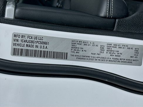 Used 2023 Jeep Grand Cherokee Limited RWD image 12