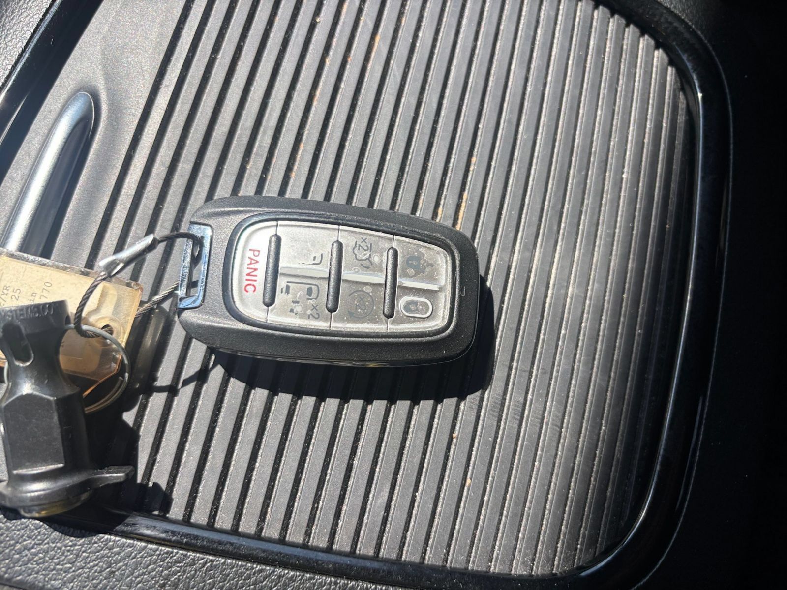 Used 2025 Chrysler Pacifica Limited FWD image 21