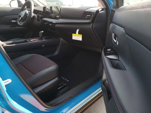 New 2026 Nissan Kicks SR image 12