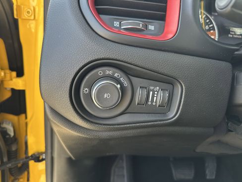 Used 2023 Jeep Renegade Trailhawk image 30