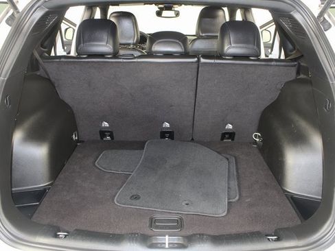 Used 2024 Jeep Compass Latitude image 17