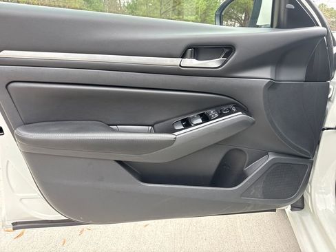 Used 2023 Nissan Altima 2.5 SV image 14