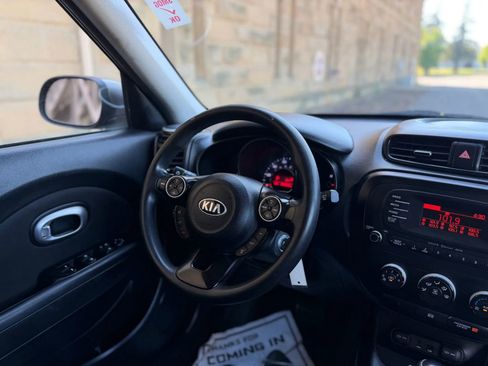 Used 2014 Kia Soul + FWD image 10