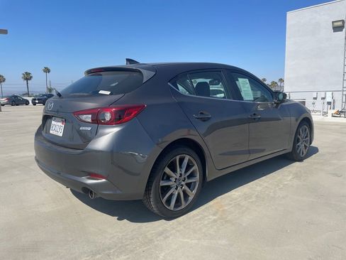 Used 2018 MAZDA MAZDA3 Grand Touring w/ Premium Equipment Package FWD image 2