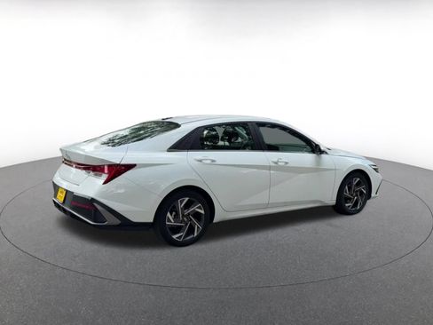 Used 2025 Hyundai Elantra SEL FWD image 16