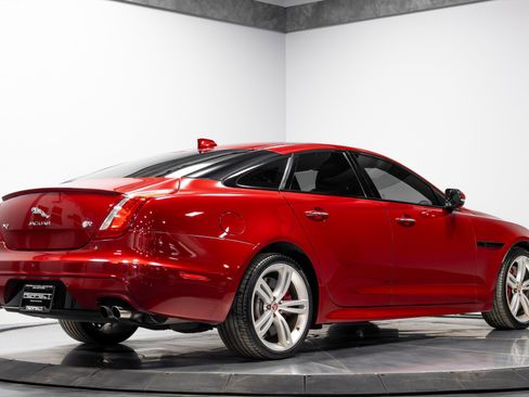 Used 2016 Jaguar XJ R image 12