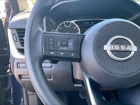 Used 2024 Nissan Rogue SV FWD image 11