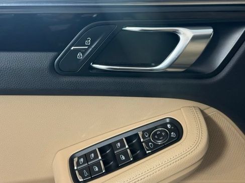 Used 2020 Porsche Macan AWD/4WD image 15