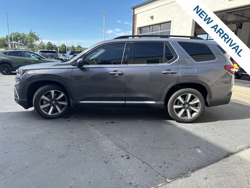 Used 2025 Honda Pilot Touring image 4