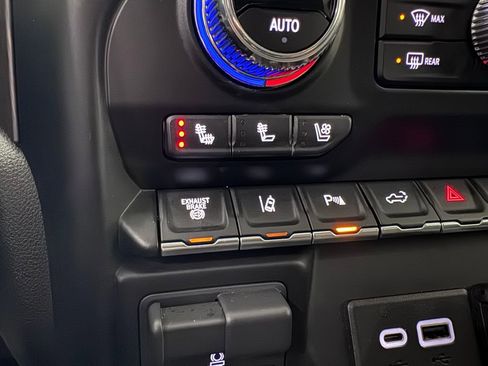 Certified 2023 GMC Sierra 3500 Denali image 23