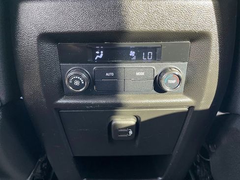 Used 2020 Chevrolet Traverse LS image 39