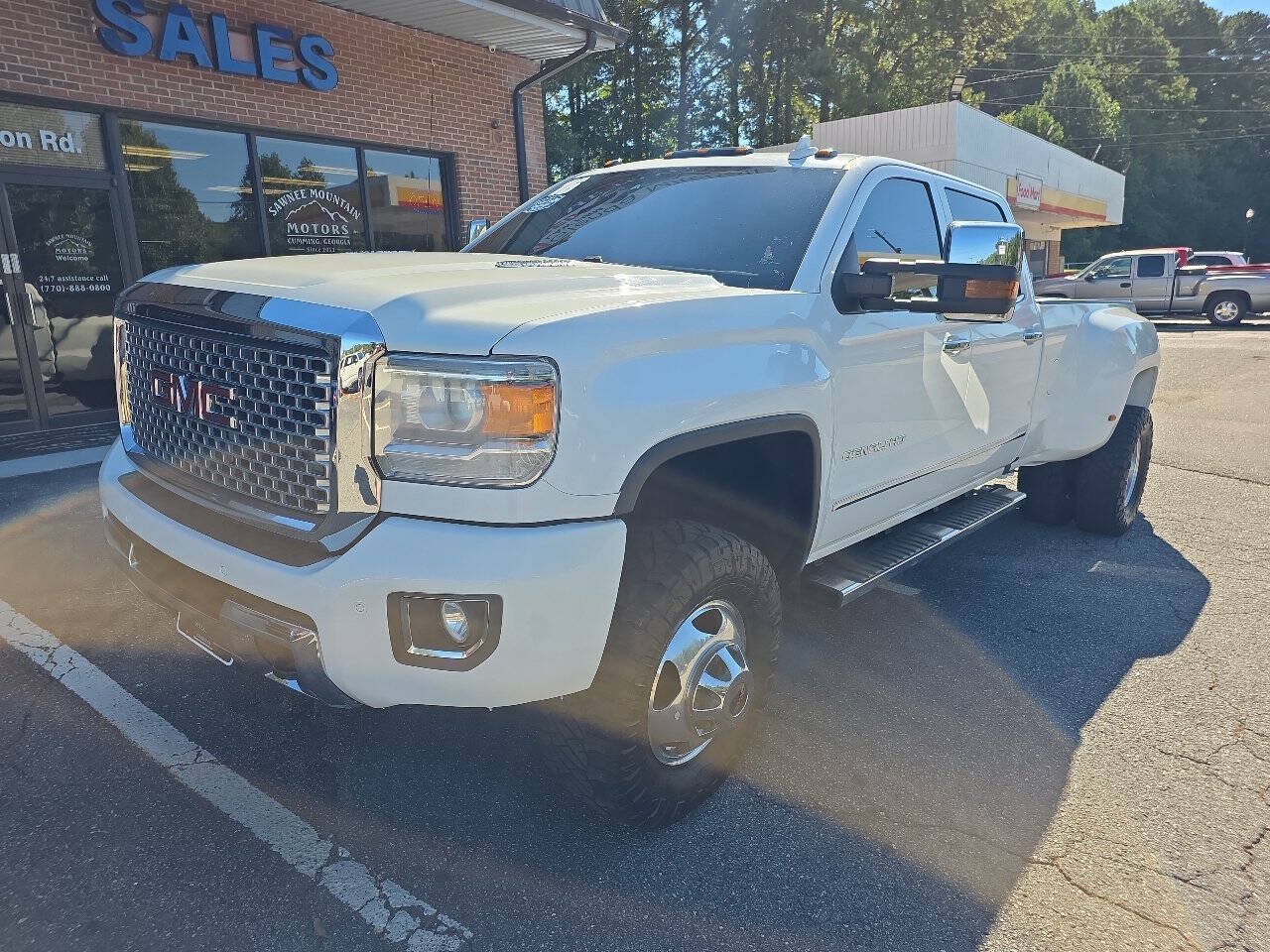 Used 2016 GMC Sierra 3500 Denali w/ Duramax Plus Package AWD/4WD image 2