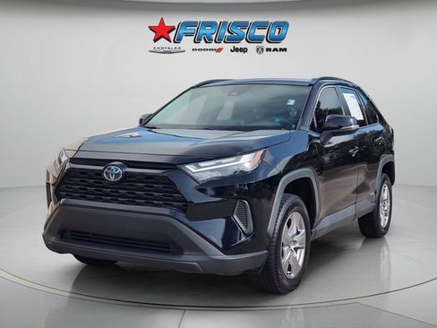 Used 2022 Toyota RAV4 XLE AWD/4WD image 3