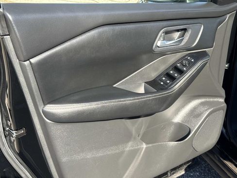 Used 2024 Nissan Rogue SV image 17