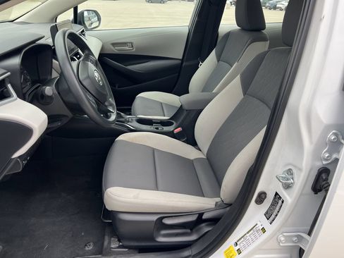 Used 2023 Toyota Corolla LE FWD image 6
