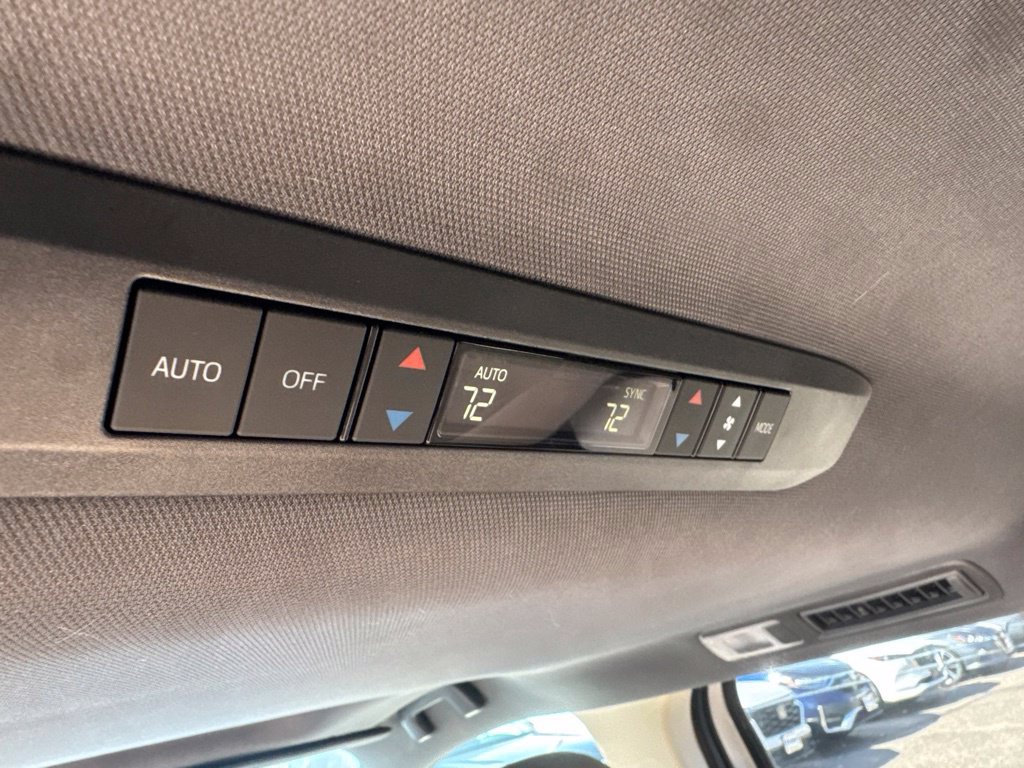 Used 2023 Toyota Sienna XLE FWD image 25