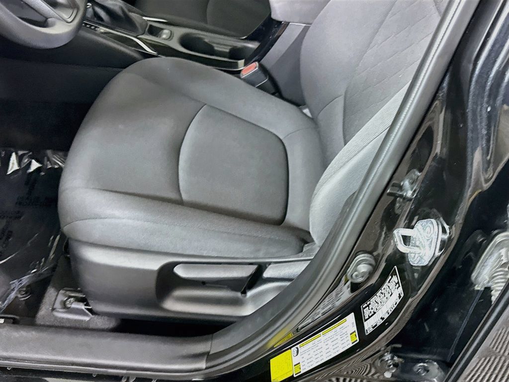 Used 2022 Toyota Corolla LE FWD image 22