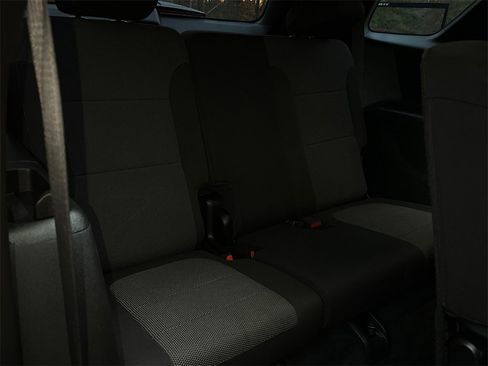 Used 2022 Chevrolet Traverse LT w/ Midnight/Sport Edition image 17