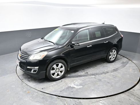 Used 2017 Chevrolet Traverse LT w/ Style and Technology Package image 42