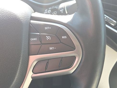 Used 2019 Jeep Cherokee Limited FWD image 39