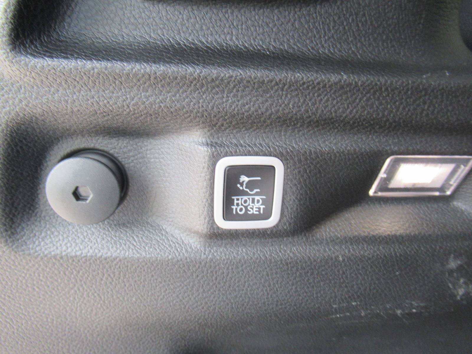 Used 2023 Jeep Grand Cherokee L Limited w/ Luxury Tech Group II RWD image 36
