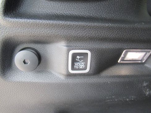 Used 2023 Jeep Grand Cherokee L Limited w/ Luxury Tech Group II RWD image 36