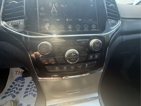 Used 2021 Jeep Grand Cherokee Laredo X AWD/4WD image 14