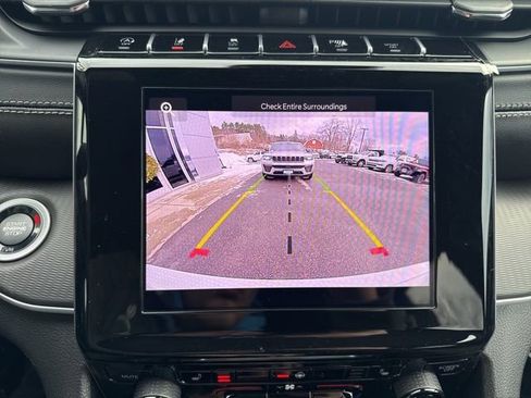 New 2025 Jeep Grand Cherokee Altitude image 20