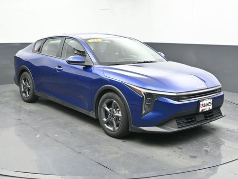 Used 2025 Kia K4 LXS image 3