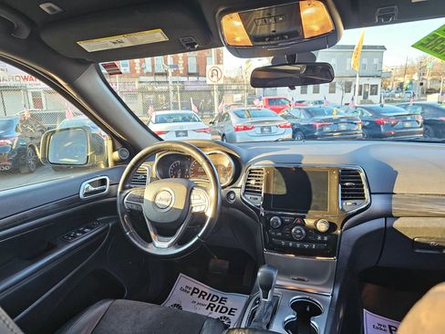 Used 2021 Jeep Grand Cherokee Laredo X image 16