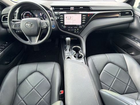 Used 2019 Toyota Camry XLE FWD image 14