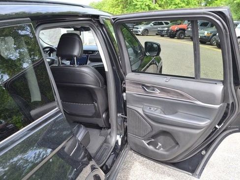 Used 2023 Jeep Grand Cherokee Limited w/ Luxury Tech Group II AWD/4WD image 36