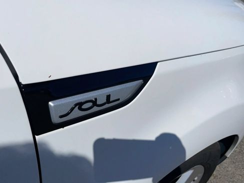 Used 2019 Kia Soul FWD image 40