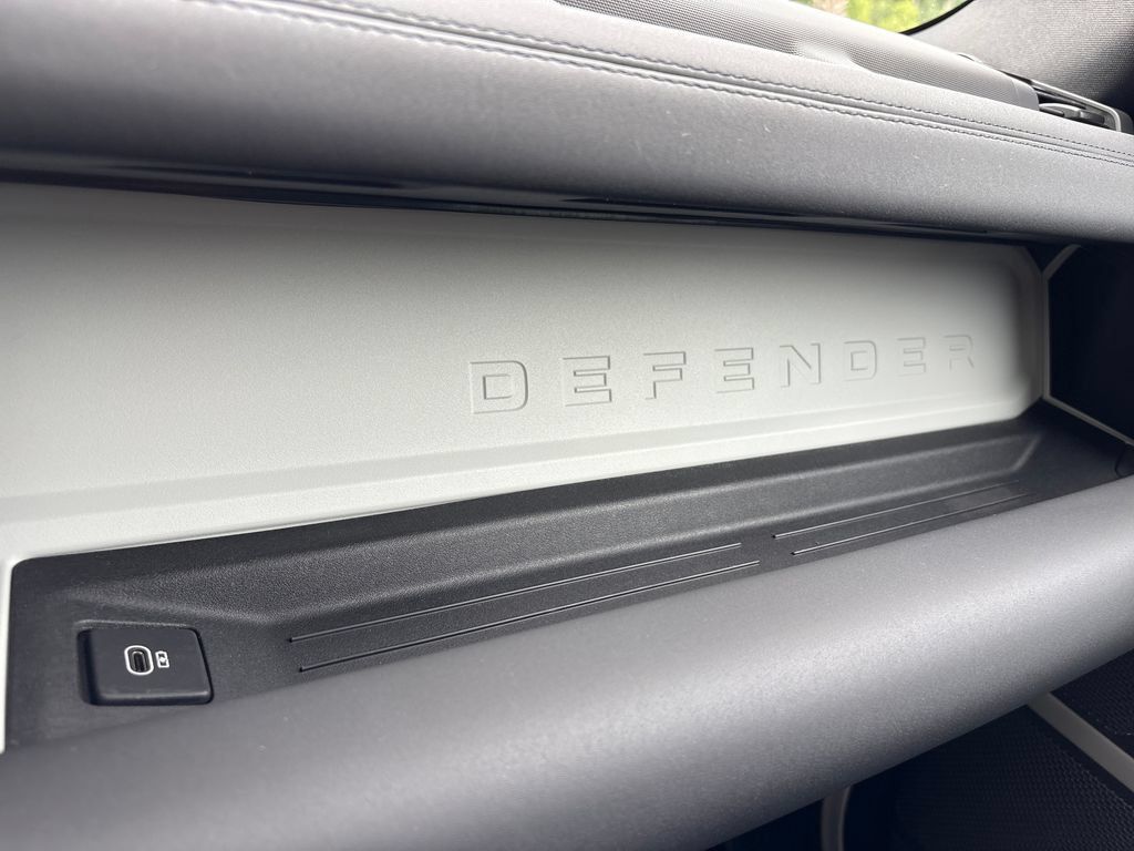 Used 2024 Land Rover Defender 110 SE AWD/4WD image 39