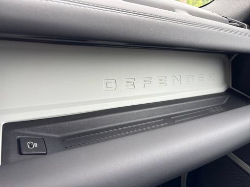 Used 2024 Land Rover Defender 110 SE AWD/4WD image 39