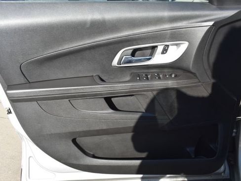 Used 2017 Chevrolet Equinox LS FWD image 16