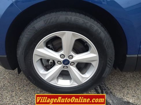 Used 2020 Ford Edge SE image 9