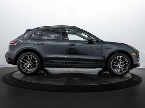 Certified 2025 Porsche Macan image 8