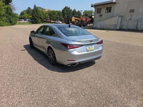 Used 2023 Lexus ES 350 w/ Premium Package FWD image 11