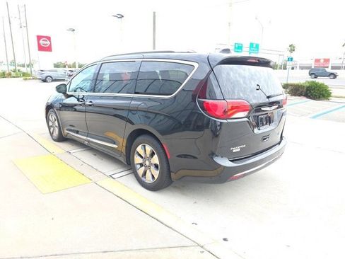 Used 2020 Chrysler Pacifica Limited image 6