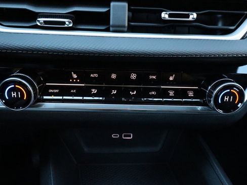 New 2026 Chevrolet Equinox LT w/ Convenience Package II image 11