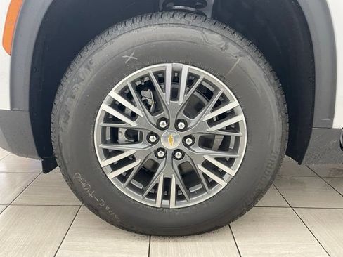 New 2026 Chevrolet Traverse LT w/ Driver Confidence Package AWD/4WD image 7
