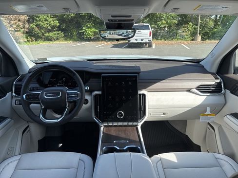 New 2026 GMC Acadia Denali w/ Super Cruise Package image 17